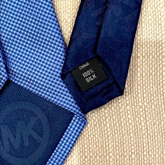 MICHAEL Kors 100% Silk diamond patterned Necktie - Picture 5 of 6